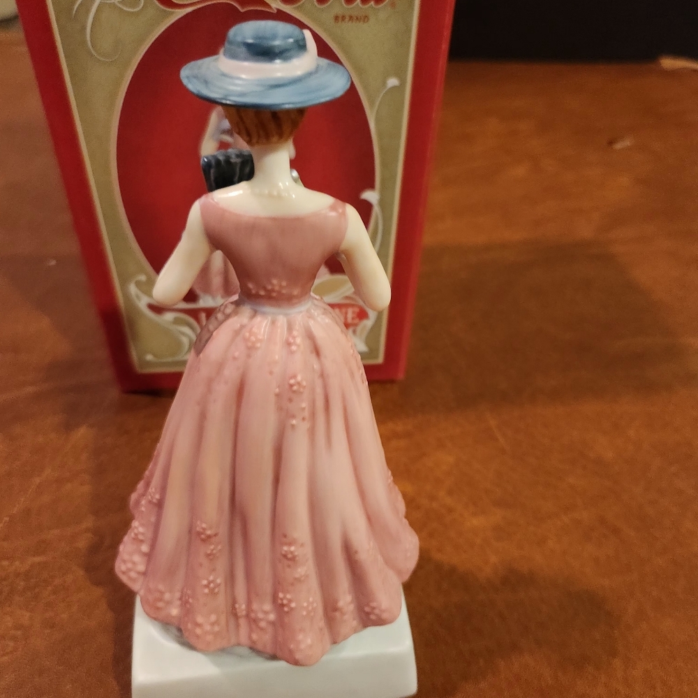 Coca Cola Lady Figurine in Pink Dress - Picture 5 of 10